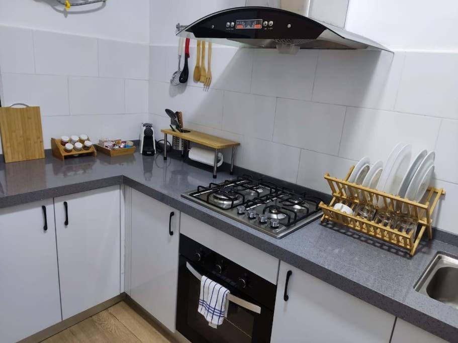 Superbe Appartement Avec Parking Gratuit Et Garde Dakar Eksteriør bilde