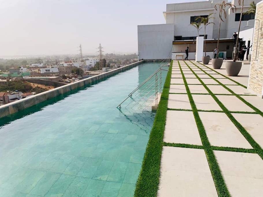 Superbe Appartement Avec Parking Gratuit Et Garde Dakar Eksteriør bilde