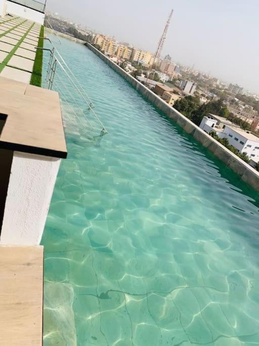 Superbe Appartement Avec Parking Gratuit Et Garde Dakar Eksteriør bilde