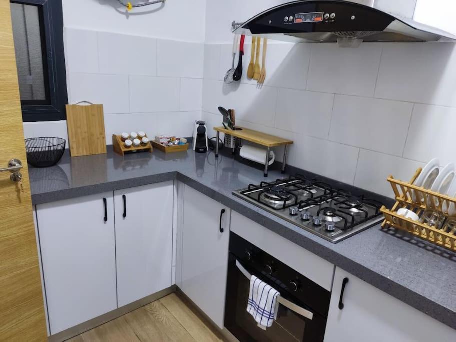 Superbe Appartement Avec Parking Gratuit Et Garde Dakar Eksteriør bilde